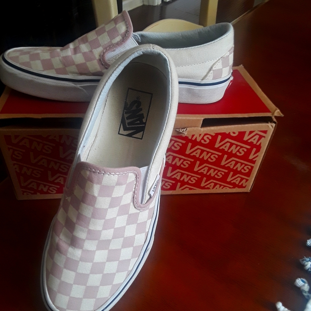 Vans sneakers tennis shoes. 8-5.